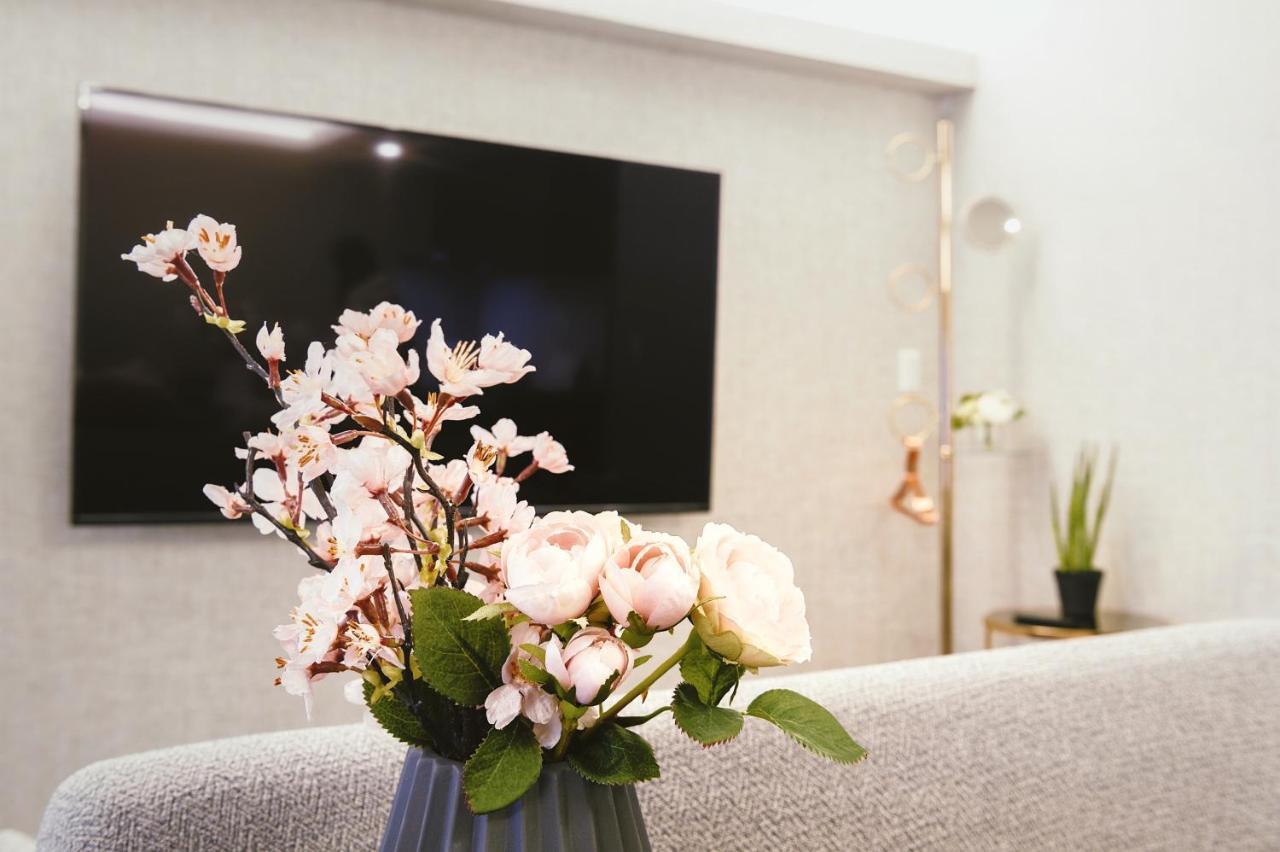 Cherry Blooming Tokyo- All Suite Boutique Hotel 东京伊樱里-中央区全套房艺术酒店 Extérieur photo
